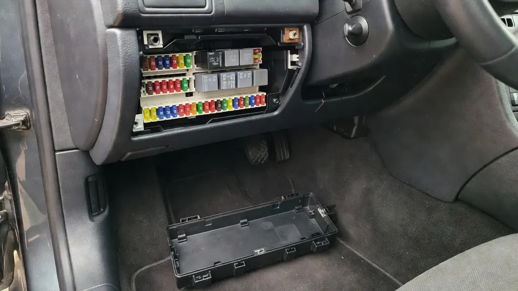 Bezpieczniki Audi A6 C5 – opis i lokalizacja